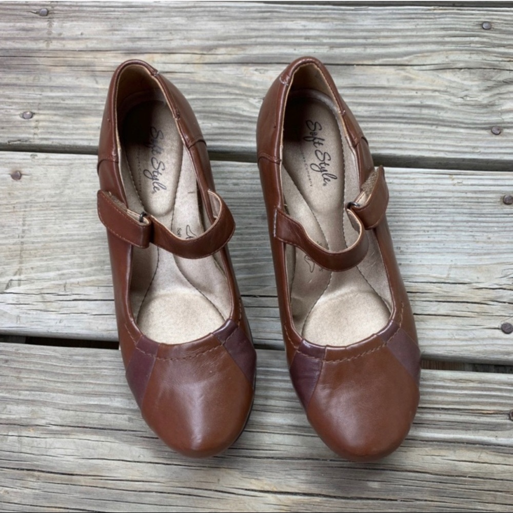 Brown Mary Janes size 6